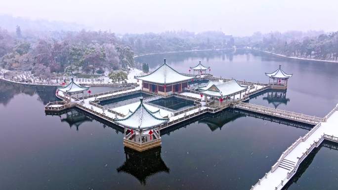 武汉东湖冬天唯美风景古建筑暴雪冬季