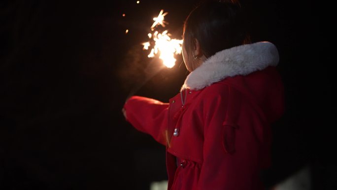 新年春节带孩子放烟花