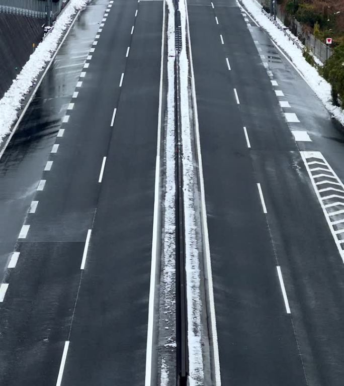 高速公路因大雪关闭/横滨横须贺路