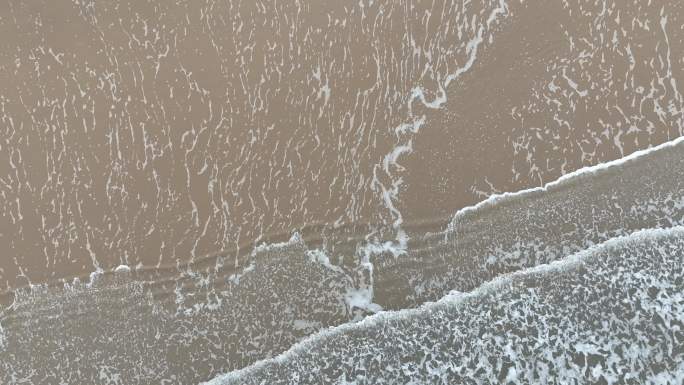 俯拍大海阴天大海航拍海洋海水海岸线海滩