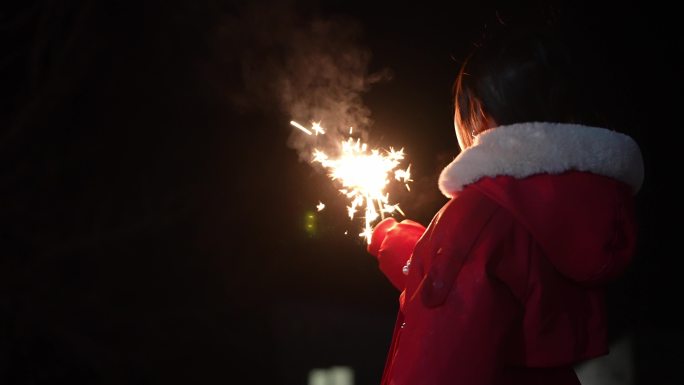 新年春节带孩子放烟花