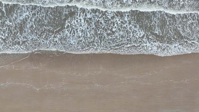 俯拍大海阴天大海航拍海洋海水海岸线海滩