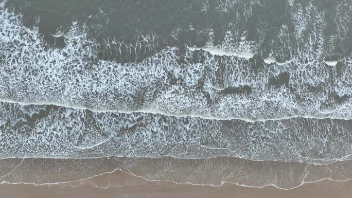 俯拍大海阴天大海航拍海洋海水海岸线海滩