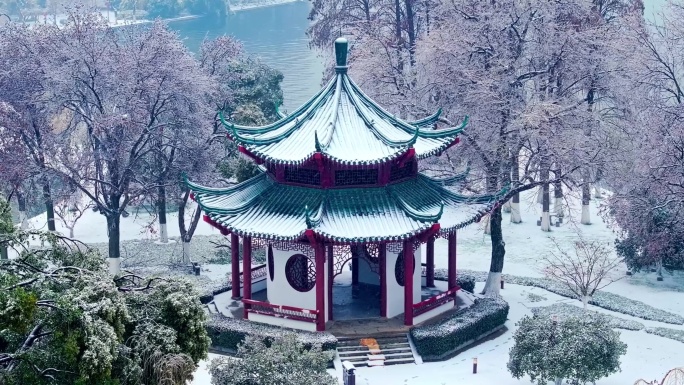 武汉东湖冬天唯美风景古建筑暴雪冬季