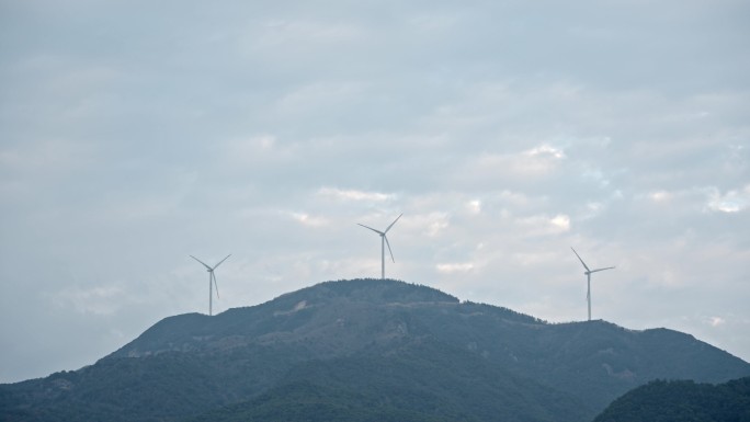 风车风力发电机高山大山天空白云