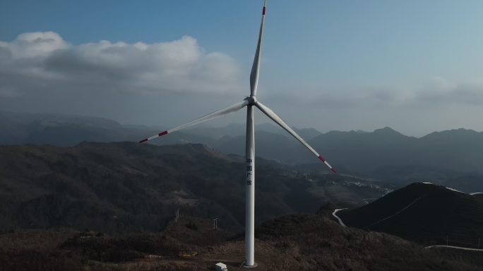 4K高山风力发电风车航拍近景A01