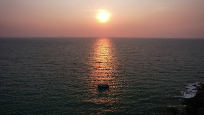 日出日落下的海洋船航拍2