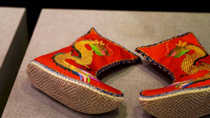 中国非物质文化遗产民间布艺，龙靴龙文化