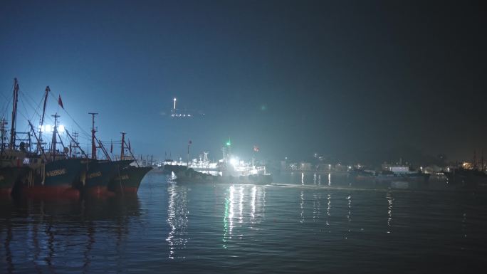 渔船夜晚夜景浙江宁波象山石浦镇渔村