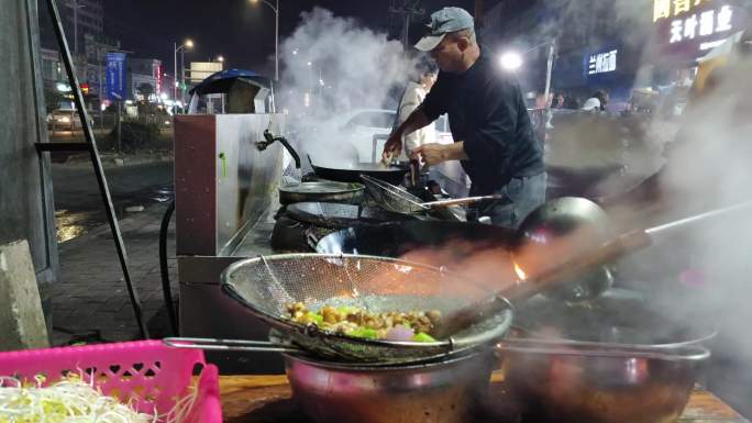 炒菜大排档地摊经济炒菜厨师大排档烹饪