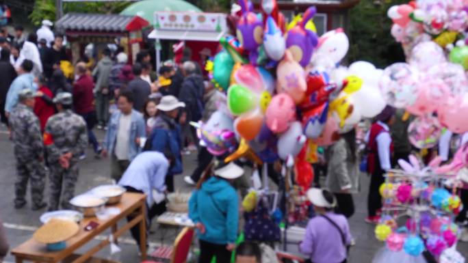 春节官渡古镇的游客