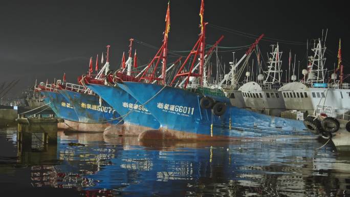 渔船夜晚夜景浙江宁波象山石浦镇渔村