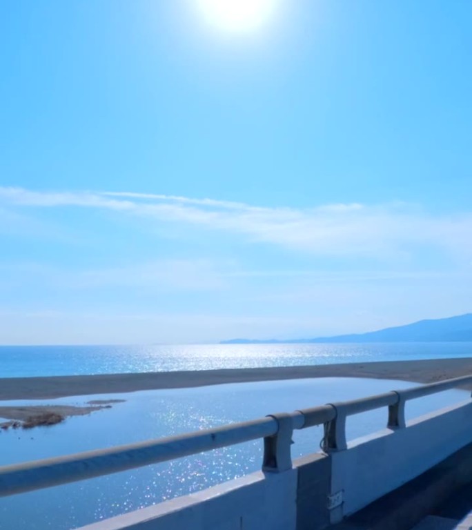 沿着湘南海岸线开车，阳光和大海一览无余