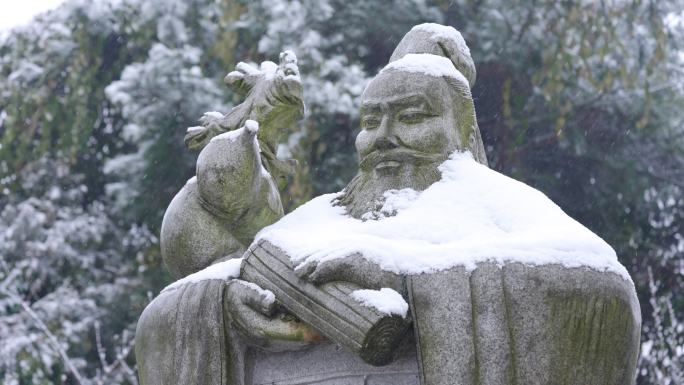 药王孙思邈雕像雪景