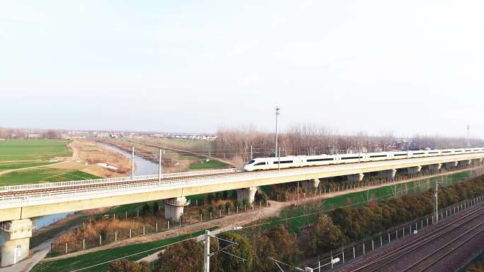 高铁行驶 高铁铁路近景