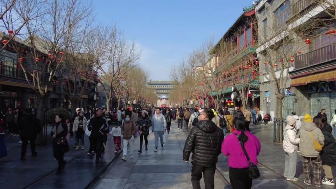 北京前门大栅栏步行街游客逛夜市旅游打卡点