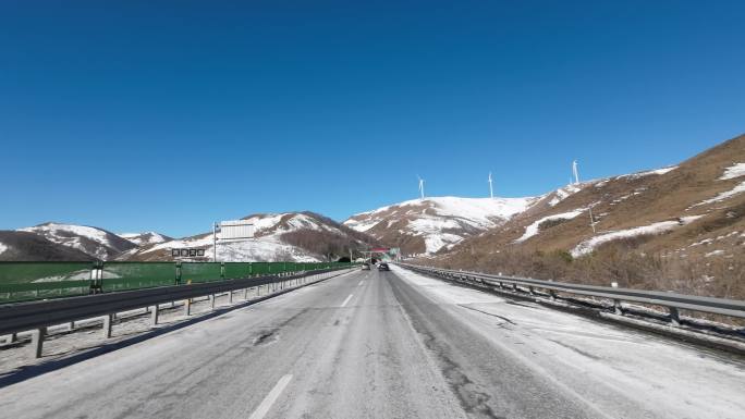 汽车视角下雪公路 车窗外风景