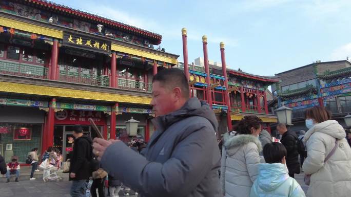 北京前门游客拍照前门大街北京特色旅游过年