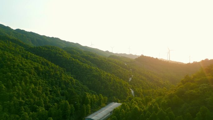 航拍乡村山上夕阳下有电力风车的自然风光