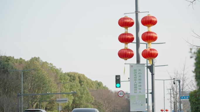 城市街道红灯笼摇晃春节新年