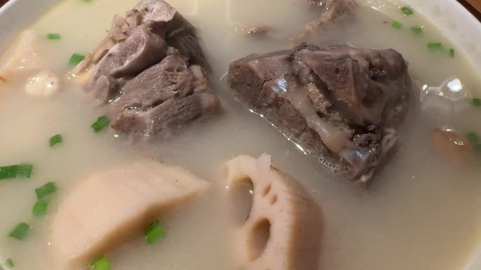中国美食莲藕汤