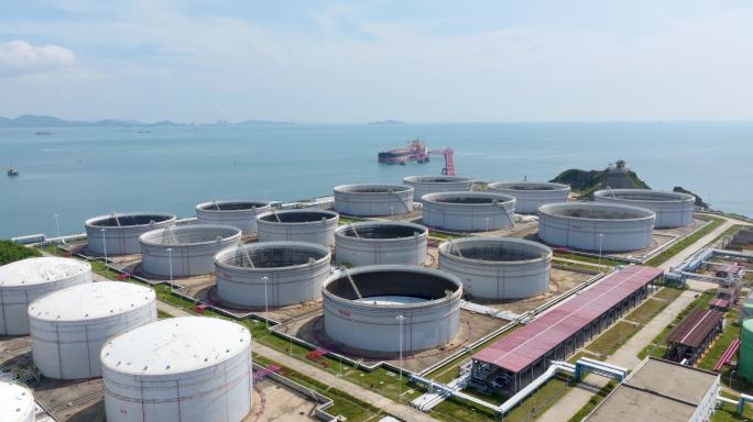 广东惠州港三十万吨油轮靠港超高清航拍
