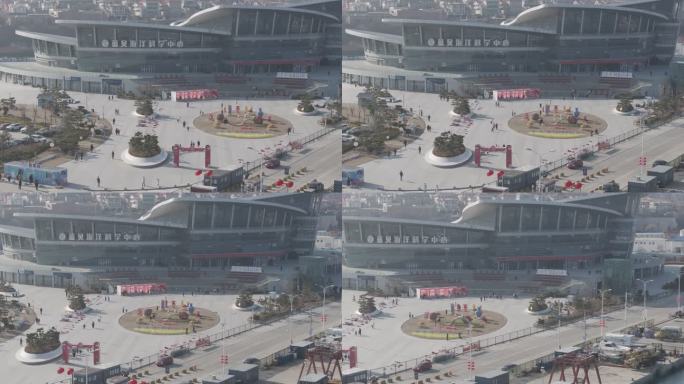 航拍威海海洋科技馆龙年春节游客车流