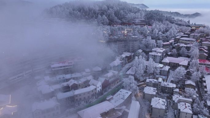 傍晚的庐山牯岭镇雪景航拍