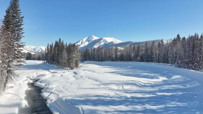 新疆冬季旅游 禾木 雪山 雪景