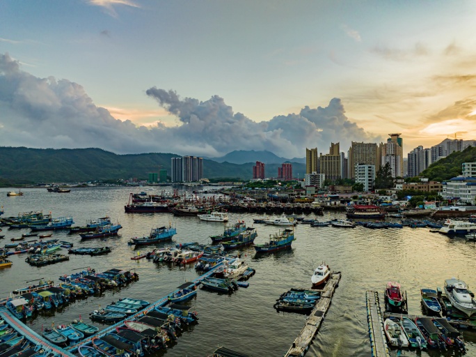 海港渔船日落夕阳