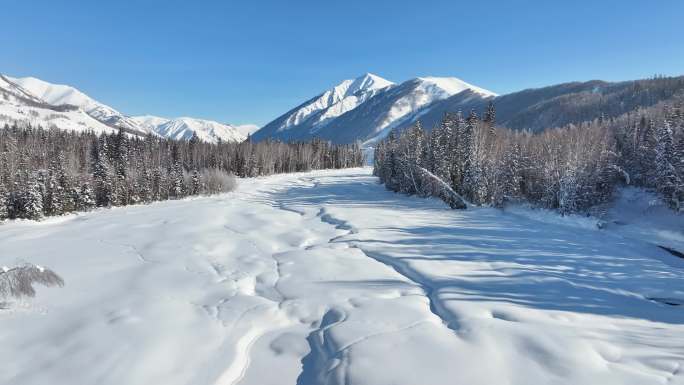 新疆冬季旅游 禾木 雪山 雪景