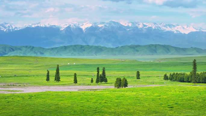 新疆那拉提草原雪山
