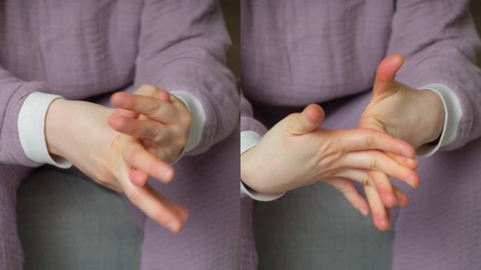 由于压力和焦虑，女性会扭断手指和手腕