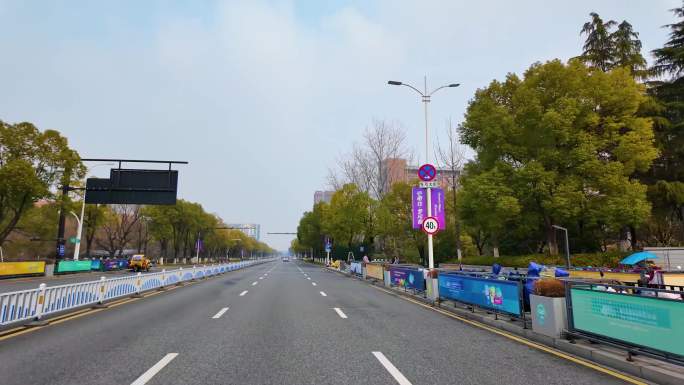 城市马路沿途风景开车第一视角公路道路