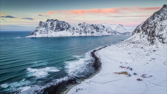 挪威乌塔克莱夫海滩的北极海岸线