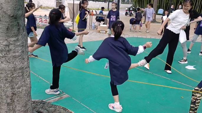 上海 小学生九子游戏 跳筋子