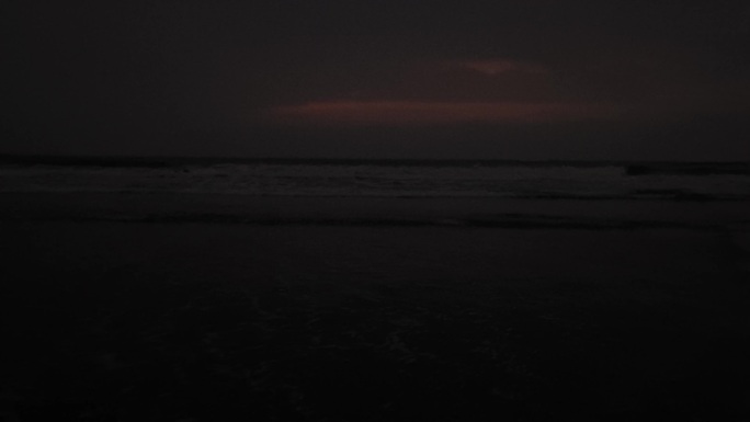 大海东方拂晓黎明蒙珑海滩黑暗海浪凌晨海声