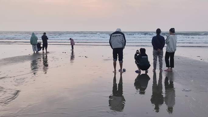 大海曙光海边晨曦早晨黑暗沙滩浪花东方欲晓