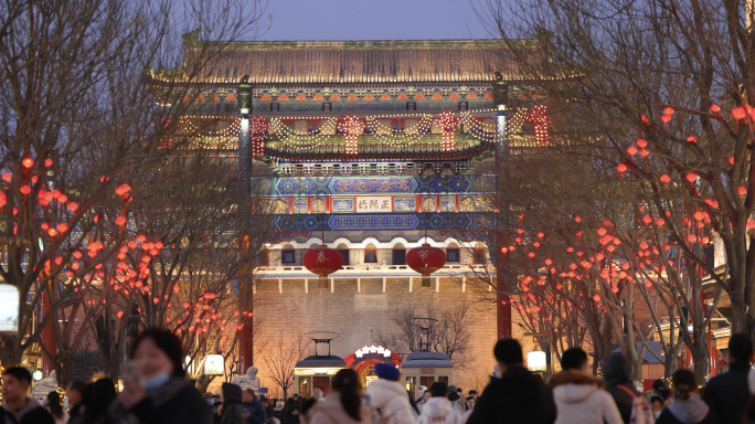 北京前门过年热闹的夜景