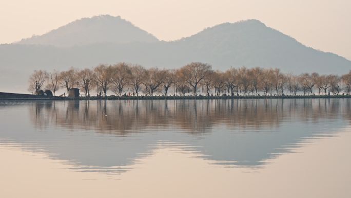 晨光之下的西湖白底