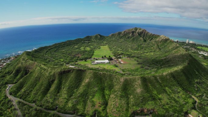 鸟瞰钻石头火山口和瓦胡岛海岸线