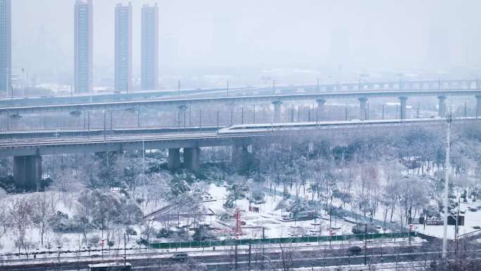 雪国列车 武汉站 大雪1