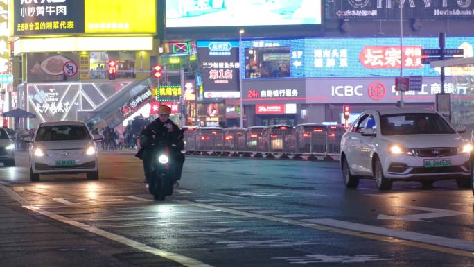 长沙夜晚夜景汽车车辆车流交通市区街道街景