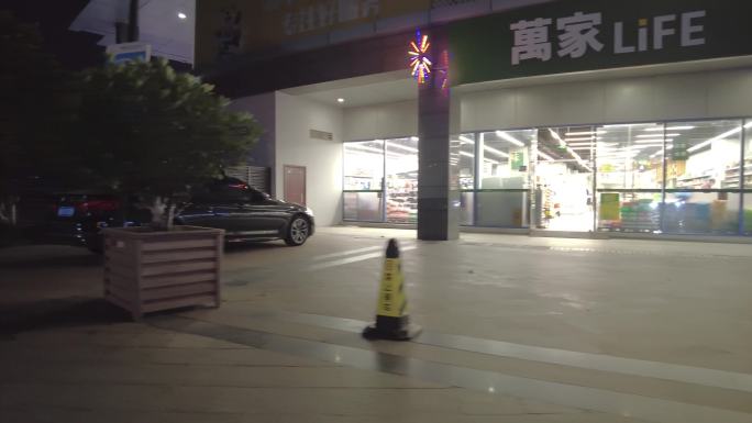 疫情期间商店生意惨淡