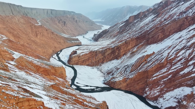 安集海大峡谷冬天雪天航拍风光