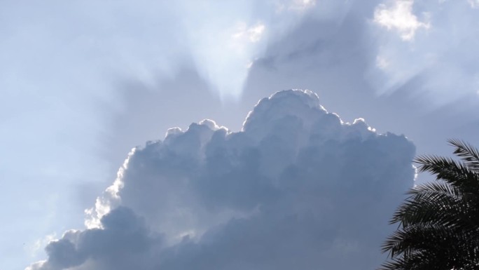 在马来西亚兰卡威，罕见的云镜头和令人惊叹的天空