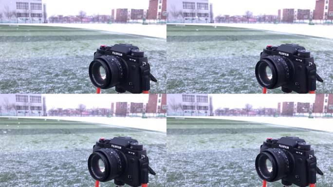 雪中的富士相机：时间的慢舞