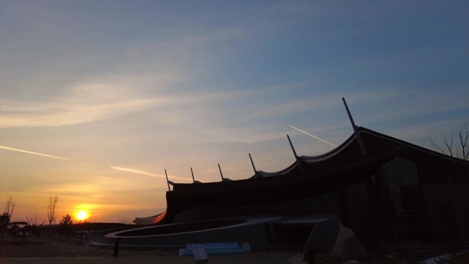 沐浴阳光的城市北京地标建筑天安门日出延时