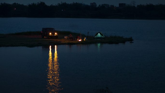 夜晚露营 户外 篝火 江边