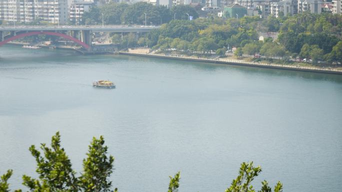 城市 江河 船 绿水 清澈  环境 环保